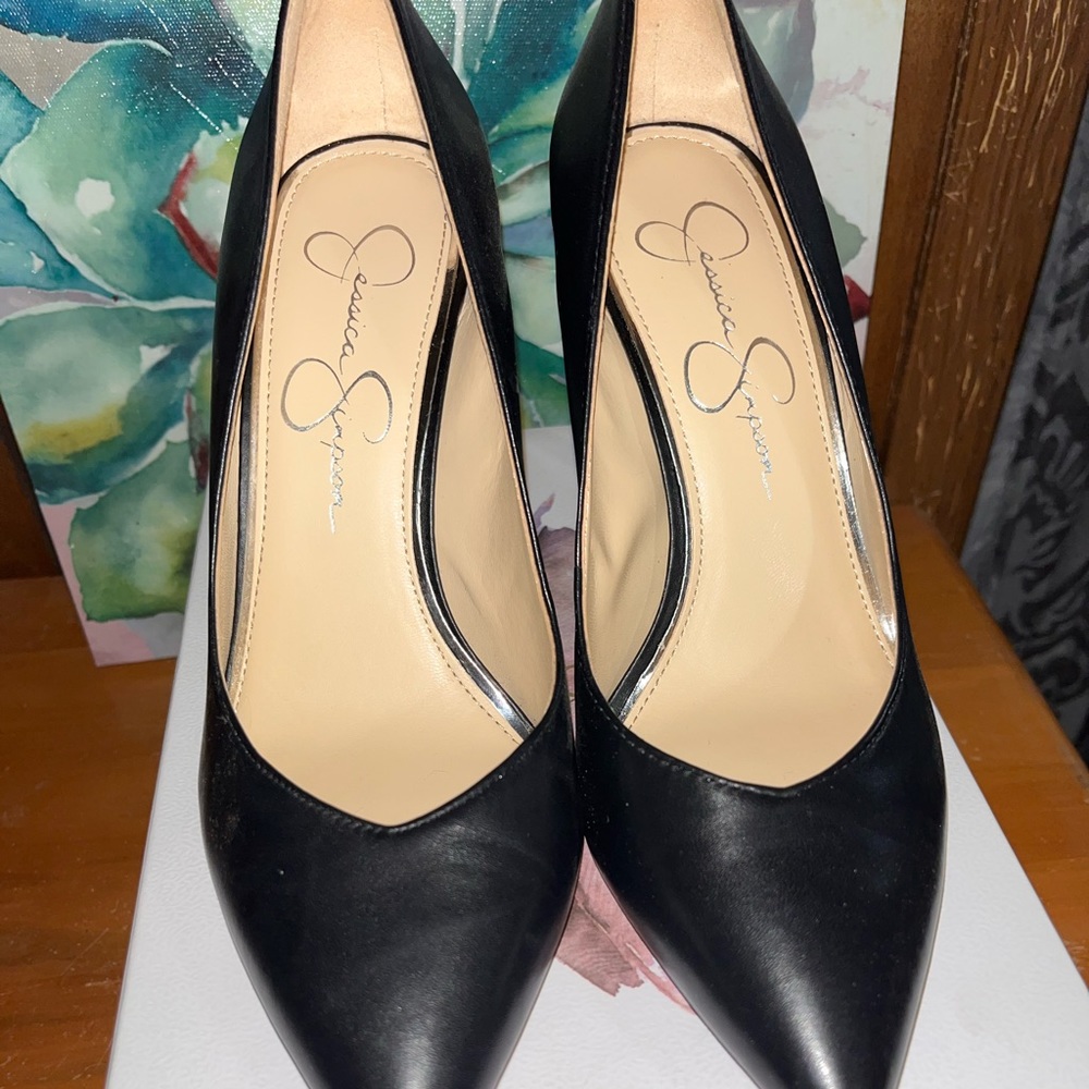 Jessica Simpson pumps
